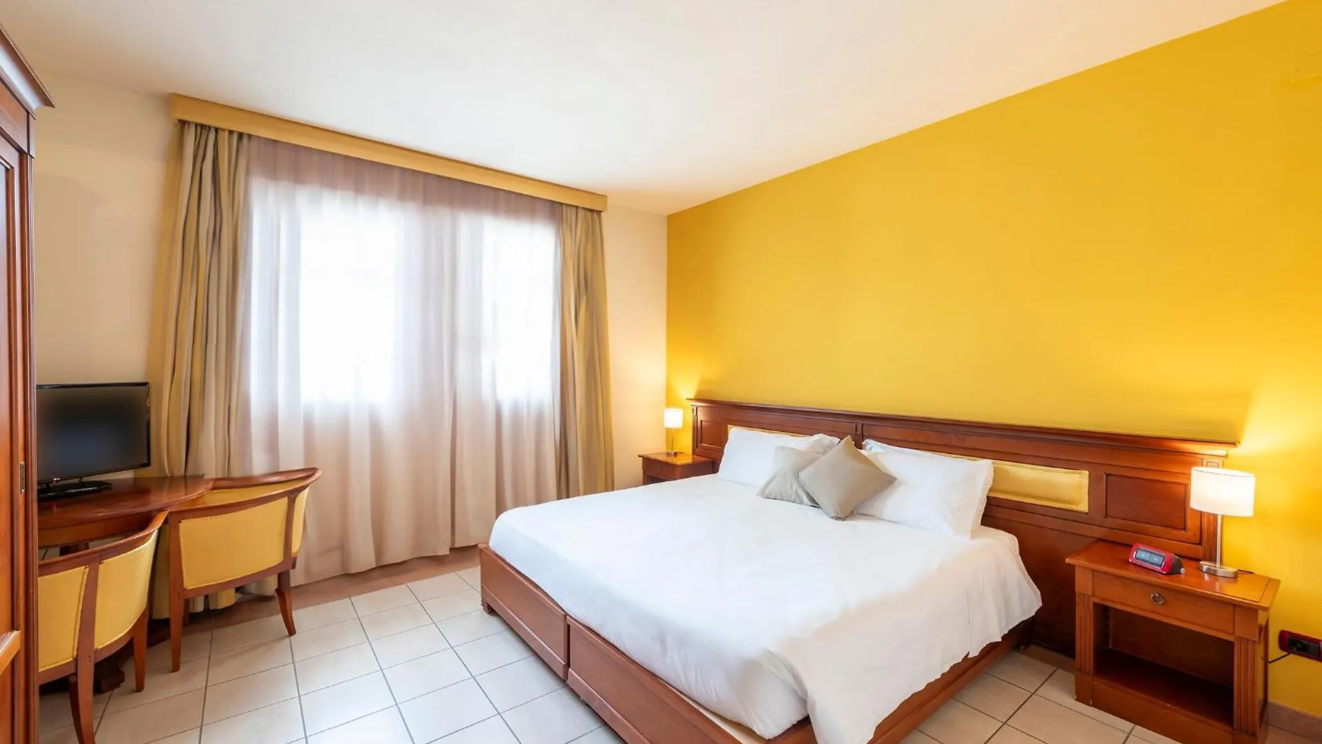 Hotel Vecchio Casello Castelleone 4*,
